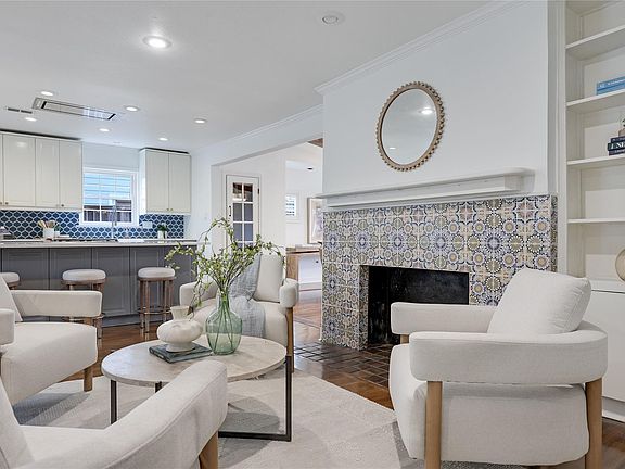 5th image of 2908 Perry Ln