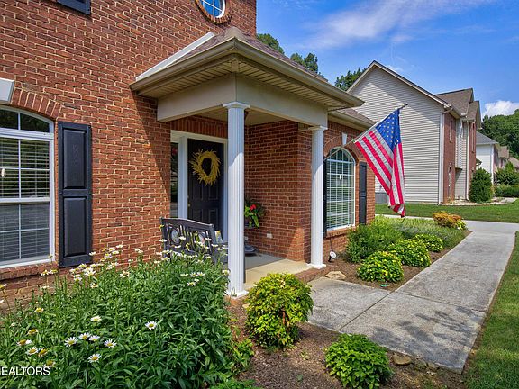 3rd image of 860 Baylor Cir