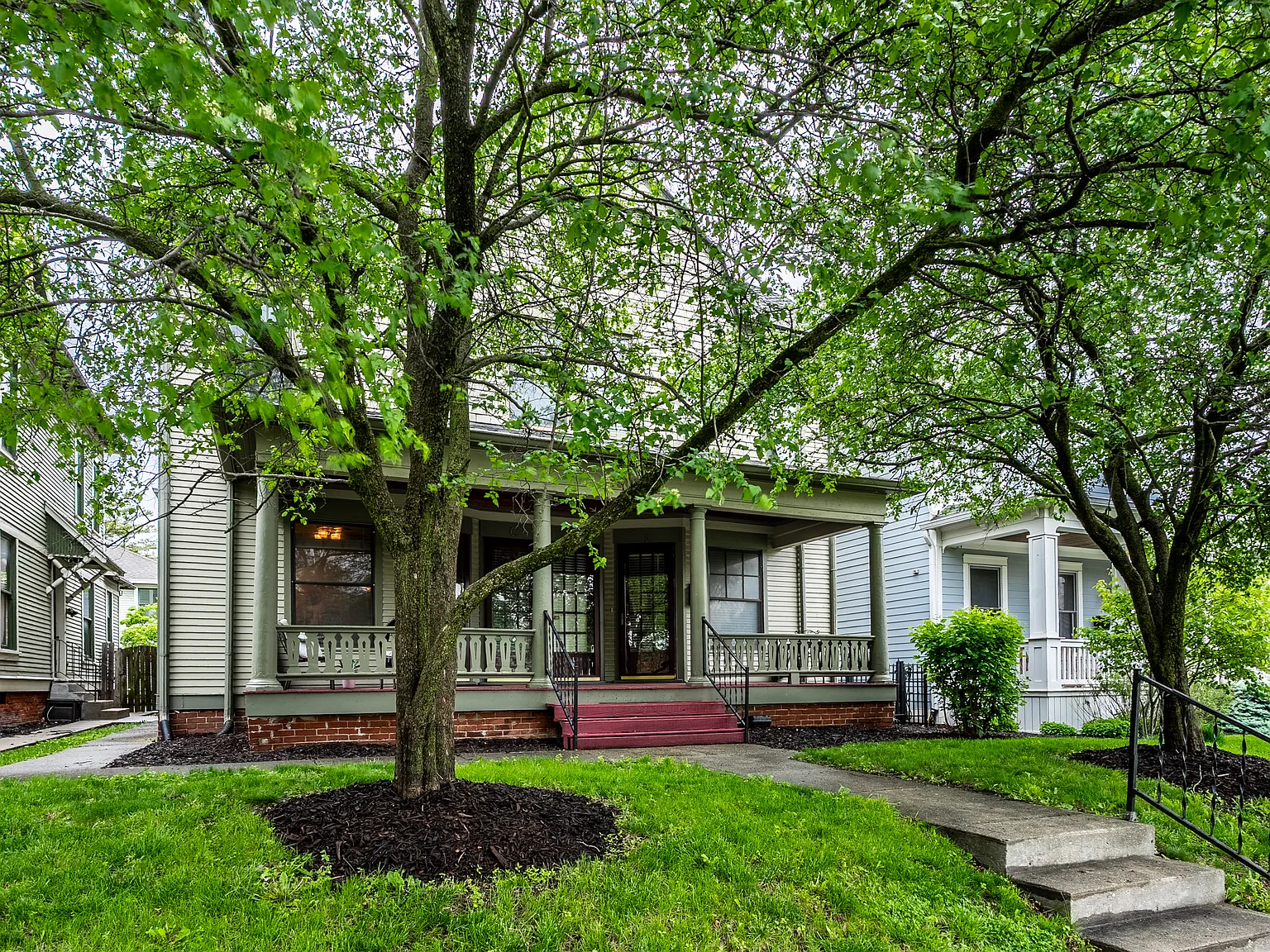 2 bed, 1.0 bath, 930 sqft, $1,900 — Photo 2