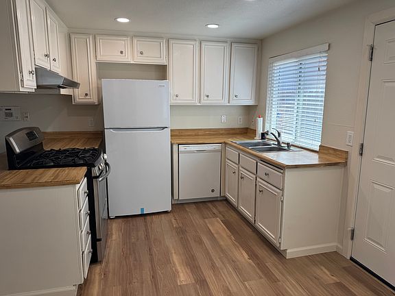 2nd image of 9278 Defiance Cir