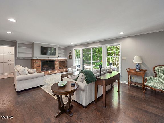 5th image of 358 Edenwood Dr