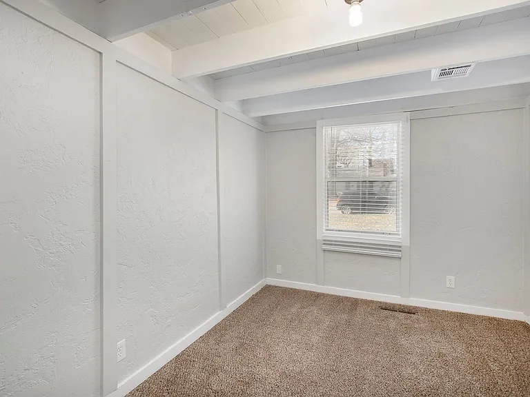 5335 Reeds Rd — Photo 4