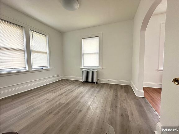 4th image of 257 Roff Avenue