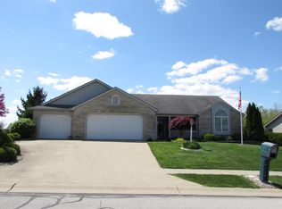 1670 E Ravenwood Ln, Columbia City, IN 46725