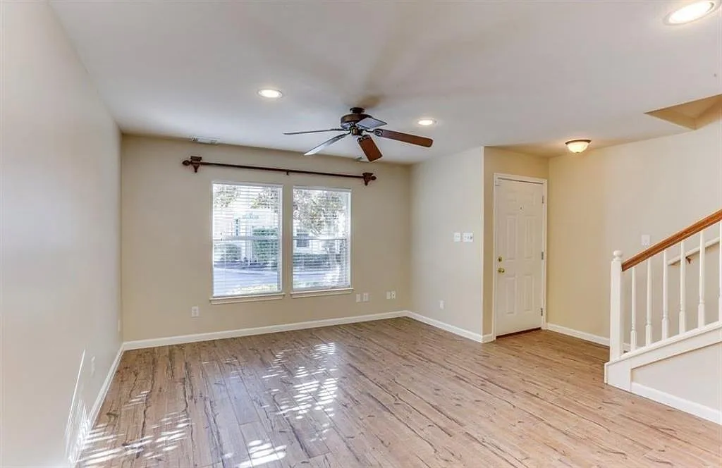 2 bed, 2.5 bath, 1754 sqft, $2,150 — Photo 4