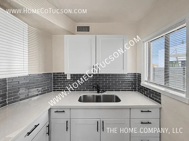 2714 N Hopi Pl — Photo 8