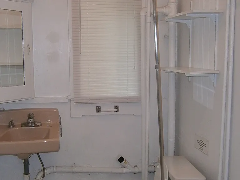 105 Dewitt Pl #4 — Photo 10