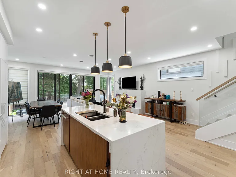 187 Carleton Ave — Photo 14