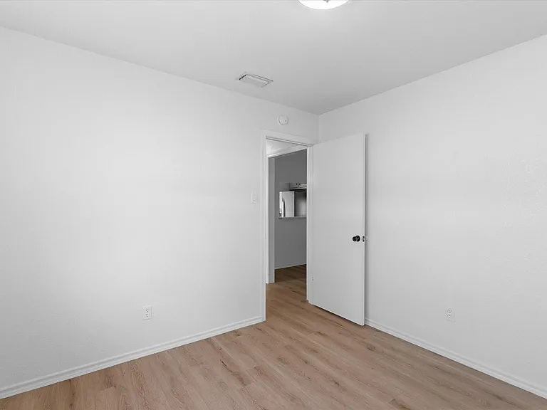 8181 Edge Water Dr — Photo 18
