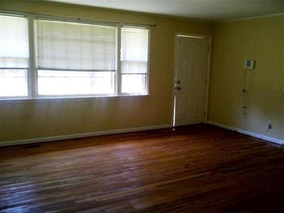 4th image of 803 Edgewood Dr