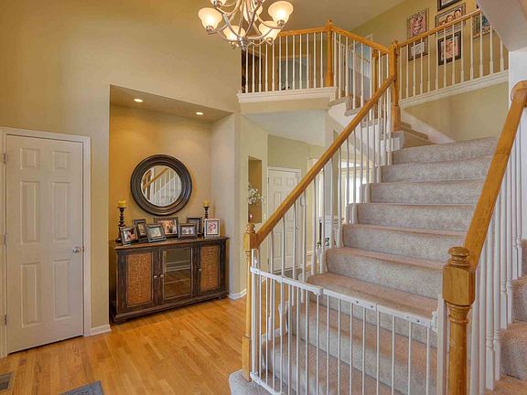 3rd image of 1017 NE Serenity Ln