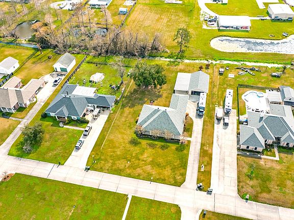 4th image of 261 Tyler Christian Dr