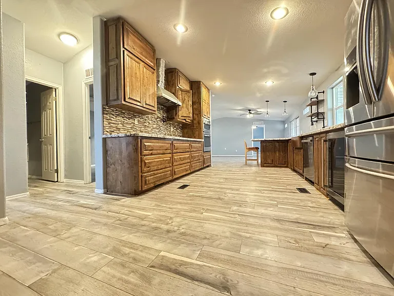 4879 N Monterey Dr — Photo 3