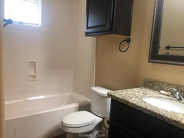 3 bed, 1261 sqft, $1,900 — Photo 3