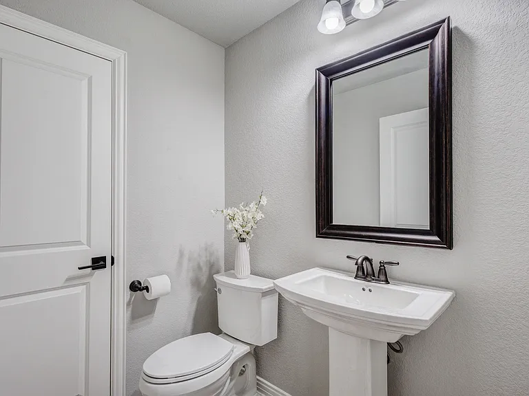 1301 Skyflower Ln — Photo 20