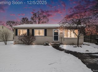 2787 Emmons Ave, Rochester Hills, MI 48307
