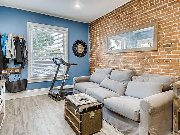 3rd image of 1004 E 9th Ave