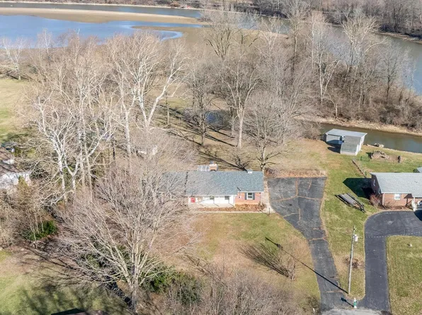 633 N Lakeview Ct, Greentown, IN 46936