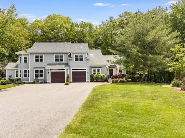 20 Edgewater Dr #20, Norton, MA 02766