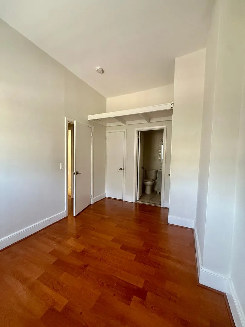 52 North Washington Street — Photo 3
