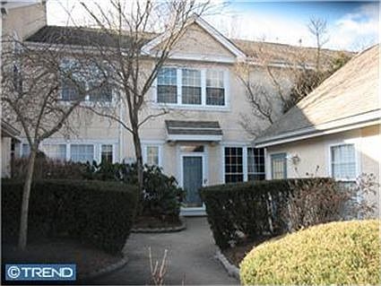 1st image of 61 Ashford Dr