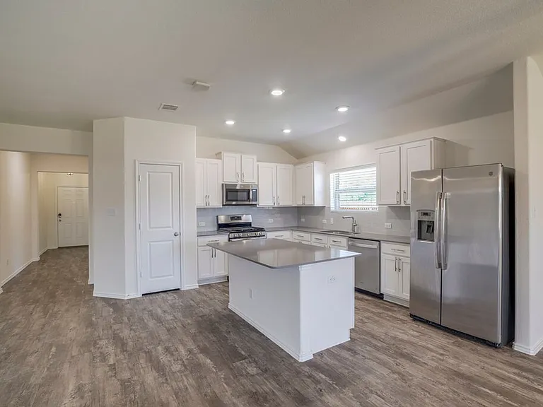 3200 Windy Vane Dr — Photo 3