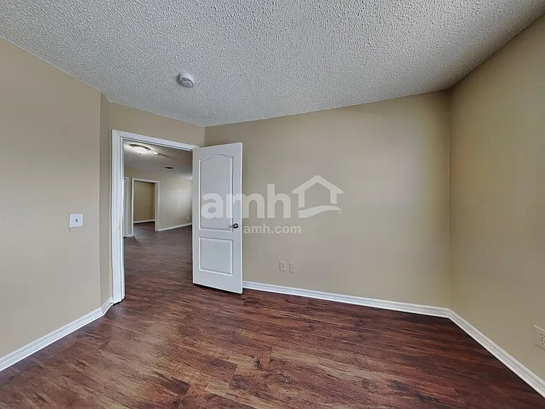 1226 Loretto Cir — Photo 16