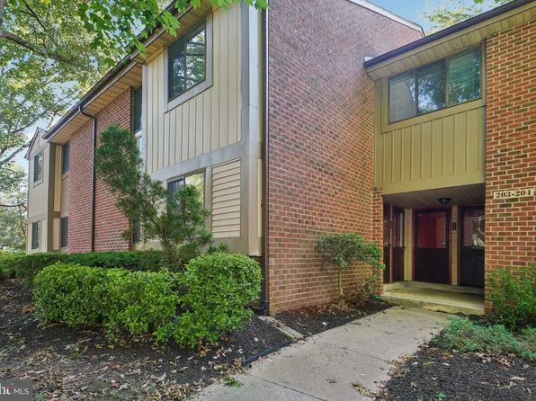 203 Cypress Point Cir #B, Mount Laurel, NJ 08054