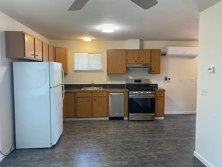 555 Boyes Blvd #B — Photo 4