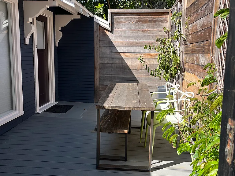 7022 De Longpre Ave #7022 — Photo 5