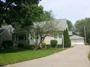 1155 28th St, Marion, IA 52302