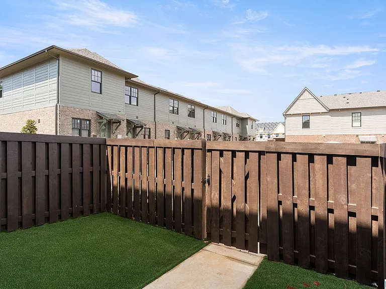 1191 Windsor Dr — Photo 15