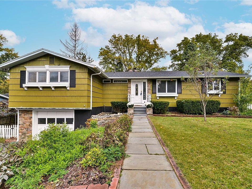 1st image of 202 Fox Dr