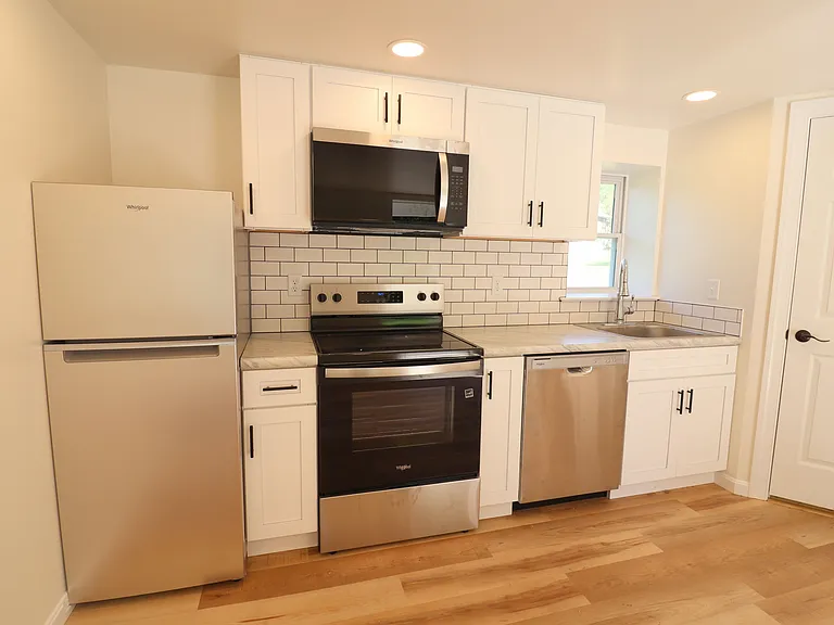 293 E Main St #4 — Photo 7