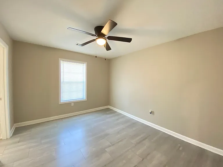 2412 Loop Acres Dr — Photo 13