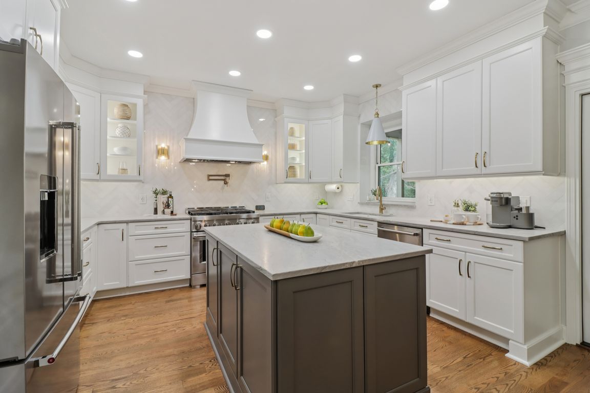 next background image