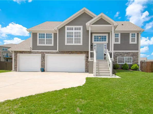 10509 Augusta Dr, Kansas City, KS 66109