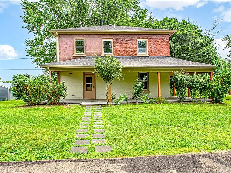 117 Montgomery Ave — Photo 1