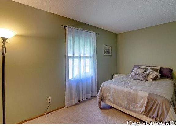 4th image of 15373 Pear Ln