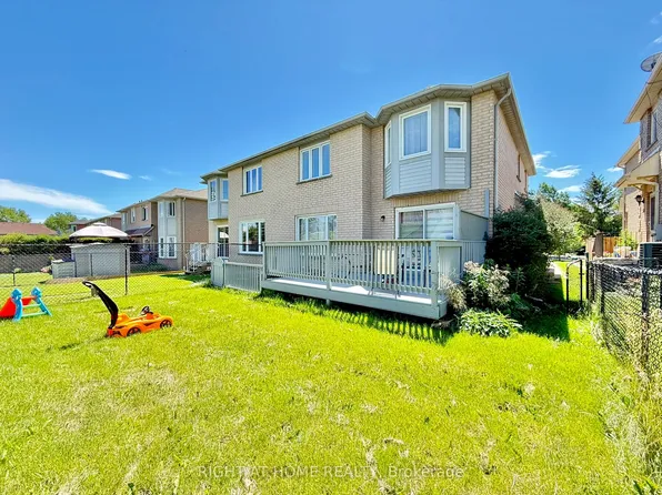 569 Walpole Cres, Newmarket, ON L3X 2B5