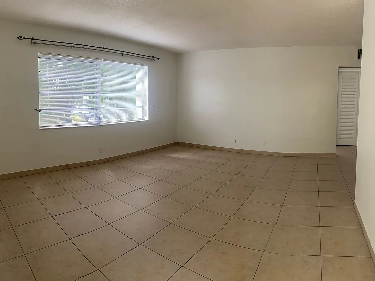 1 bed, 690 sqft, $1,600 — Photo 3