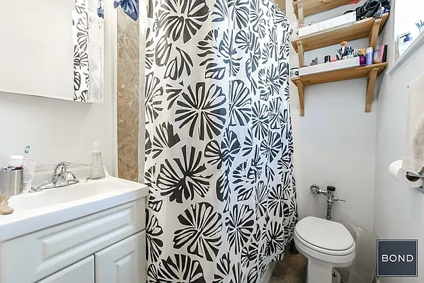 Rented by Bond New York | media 17