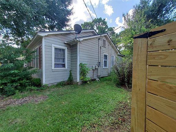 5th image of 104 Sharon St
