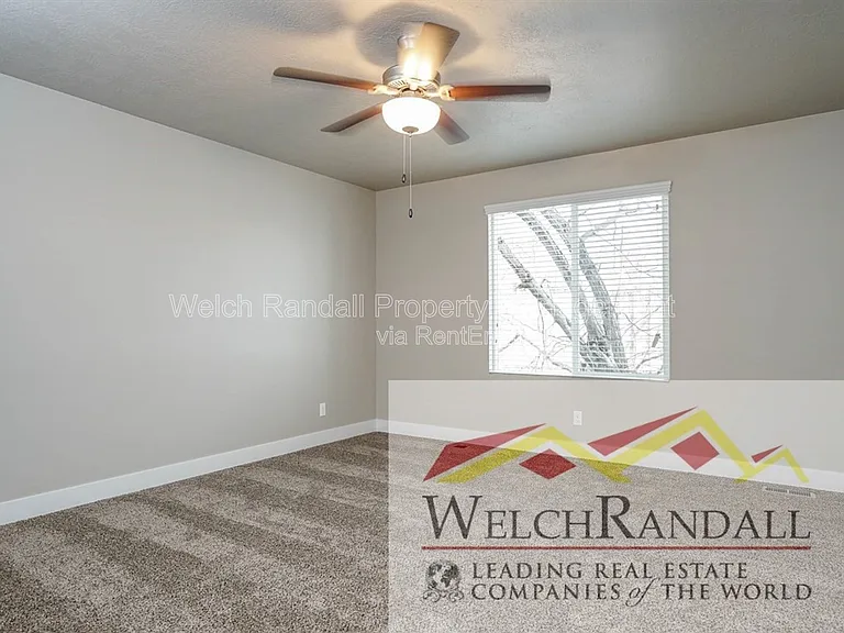 2542 S Andover St — Photo 15
