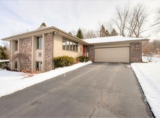 7570 Nan Dr, Roscoe, IL 61073