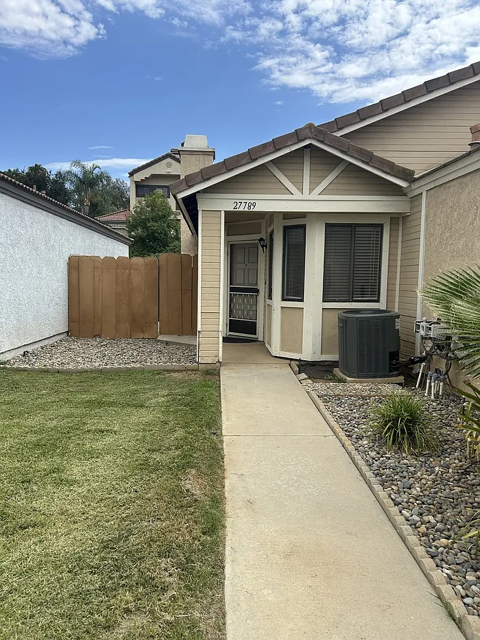 3 bed, 2.0 bath, 1207 sqft, $2,495 — Photo 4