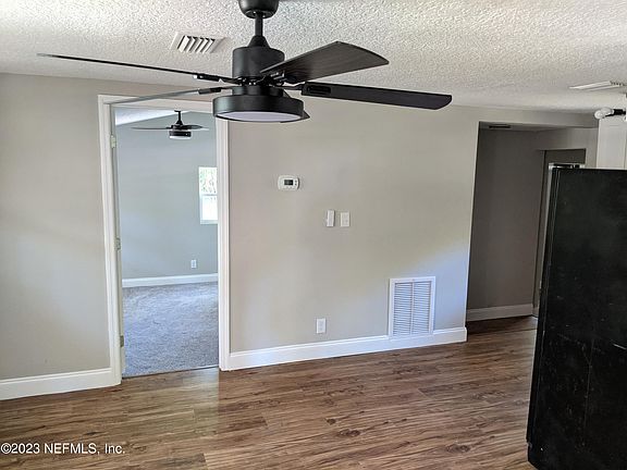 4th image of 4657 MERRIMAC Avenue