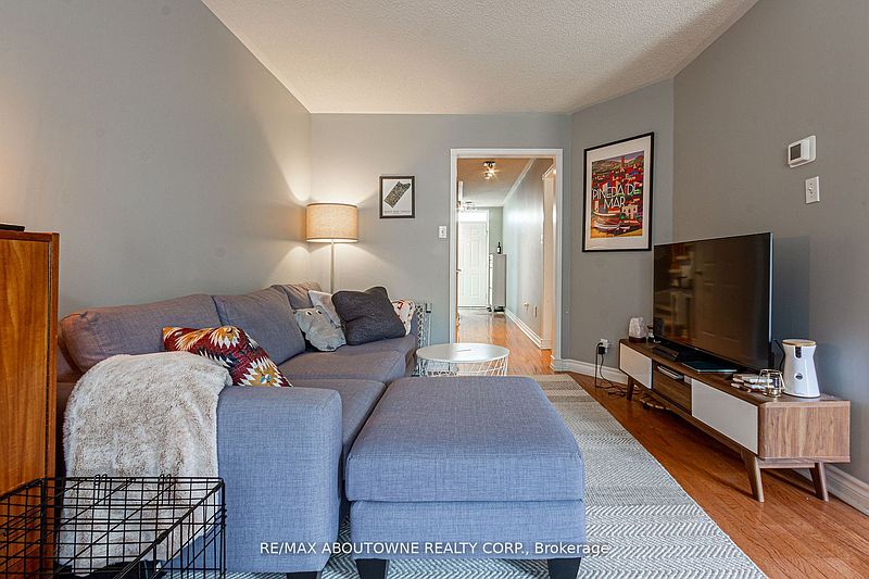Oakville Townhouse for rent - 3 Bedrooms — photo 4