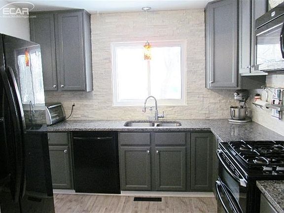 3rd image of 362 Pleasantview Dr