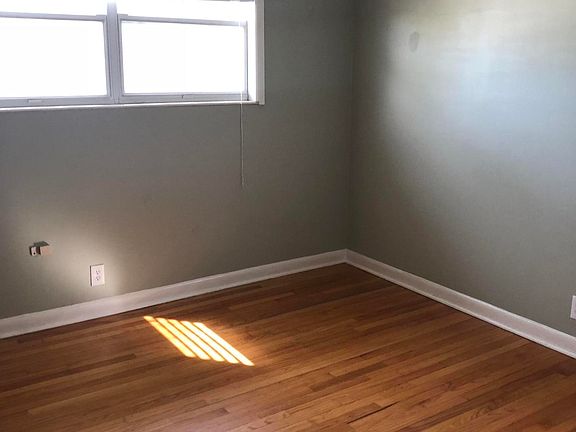 2nd image of 1087 Beach Ave